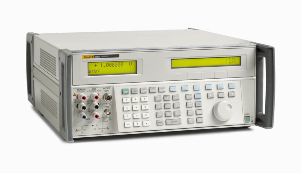 Многоцелевой калибратор Fluke 5522A Multi-Product Calibrator (демонстрационный) купить по низкой цене | МАКСПРОФИТ